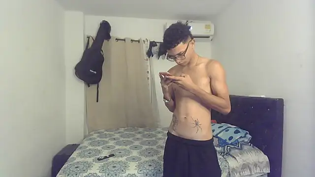Snapshot of pocket_loversxxx chatting on 8, 4, 2026 pocket loversxxx online show from 8, 4, 2026