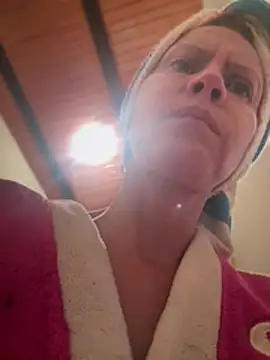 Snapshot of cintia_love chatting on 12, 1, 2026 cintia love online show from 12, 1, 2026