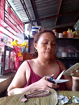 Snapshot of prettymomma24xx chatting on 4, 8, 2026 prettymomma24xx online show from 4, 8, 2026