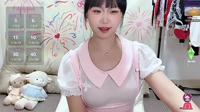 Snapshot of xiaoguai99 chatting on 14, 4, 2026 xiaoguai99 online show from 14, 4, 2026