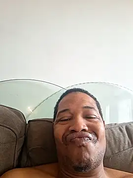 Snapshot of moneyboi1988 chatting on 6, 1, 2026 moneyboi1988 online show from 6, 1, 2026