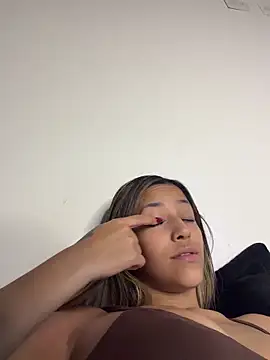 Snapshot of vicky_bass_ chatting on 6, 3, 2026 vicky bass online show from 6, 3, 2026