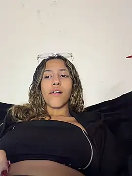 Snapshot of vicky_bass_ chatting on 11, 3, 2026 vicky bass online show from 11, 3, 2026