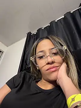 Snapshot of vicky_bass_ chatting on 21, 3, 2026 vicky bass online show from 21, 3, 2026