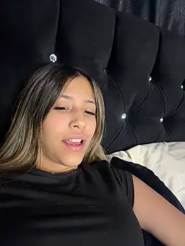 Snapshot of vicky_bass_ chatting on 27, 3, 2026 vicky bass online show from 27, 3, 2026