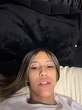 Snapshot of vicky_bass_ chatting on 5, 4, 2026 vicky bass online show from 5, 4, 2026