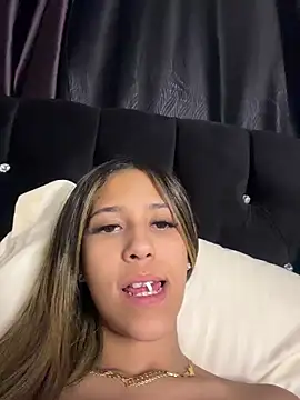 Snapshot of vicky_bass_ chatting on 9, 4, 2026 vicky bass online show from 9, 4, 2026