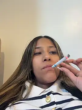 Snapshot of vicky_bass_ chatting on 5, 5, 2026 vicky bass online show from 5, 5, 2026
