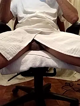 Snapshot of DucesWild23 chatting on 13, 4, 2026 DucesWild23 online show from 13, 4, 2026