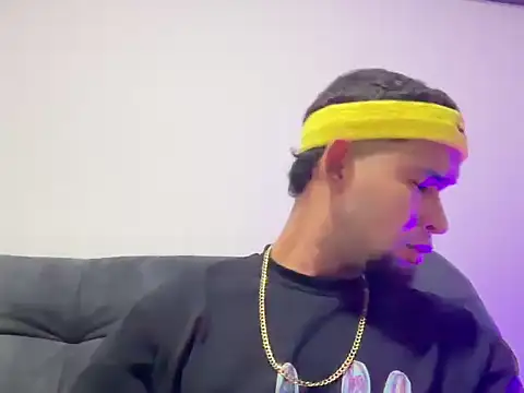 Snapshot of enyel_100 chatting on 1, 2, 2026 enyel 100 online show from 1, 2, 2026