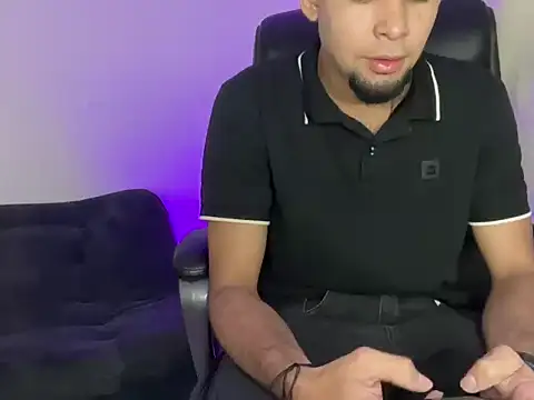 Snapshot of enyel_100 chatting on 5, 2, 2026 enyel 100 online show from 5, 2, 2026