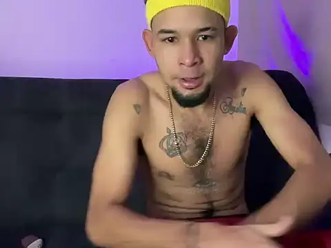 Snapshot of enyel_100 chatting on 6, 2, 2026 enyel 100 online show from 6, 2, 2026