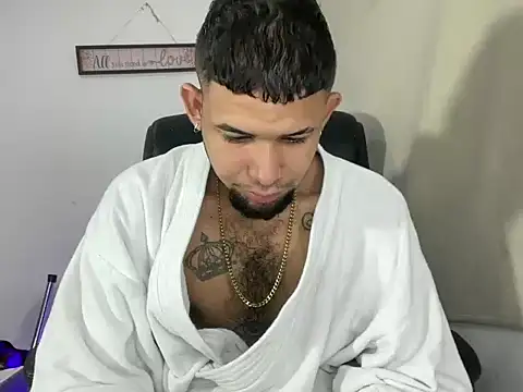 Snapshot of enyel_100 chatting on 9, 4, 2026 enyel 100 online show from 9, 4, 2026