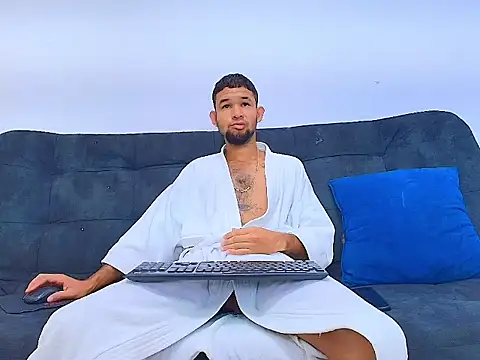 Snapshot of enyel_100 chatting on 22, 4, 2026 enyel 100 online show from 22, 4, 2026