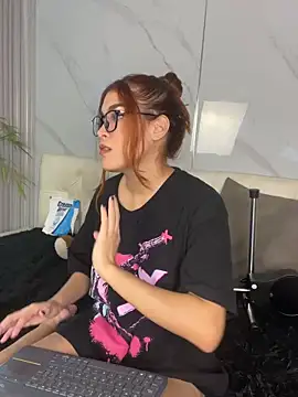 Snapshot of CrystalFairy007 chatting on 13, 4, 2026 CrystalFairy007 online show from 13, 4, 2026