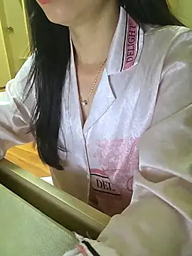 Snapshot of moon_baby99 chatting on 12, 2, 2026 moon baby99 online show from 12, 2, 2026