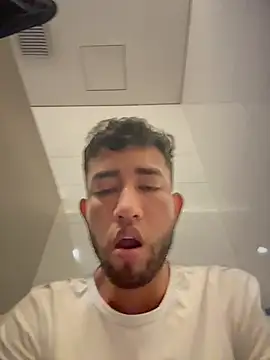 Snapshot of liam_bronw chatting on 24, 3, 2026 liam bronw online show from 24, 3, 2026