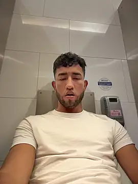 Snapshot of liam_bronw chatting on 7, 4, 2026 liam bronw online show from 7, 4, 2026