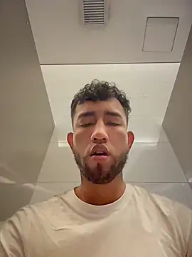 Snapshot of liam_bronw chatting on 9, 4, 2026 liam bronw online show from 9, 4, 2026