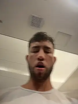 Snapshot of liam_bronw chatting on 10, 4, 2026 liam bronw online show from 10, 4, 2026