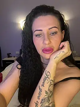 Snapshot of IRISWHITE17 chatting on 9, 5, 2026 IRISWHITE17 online show from 9, 5, 2026