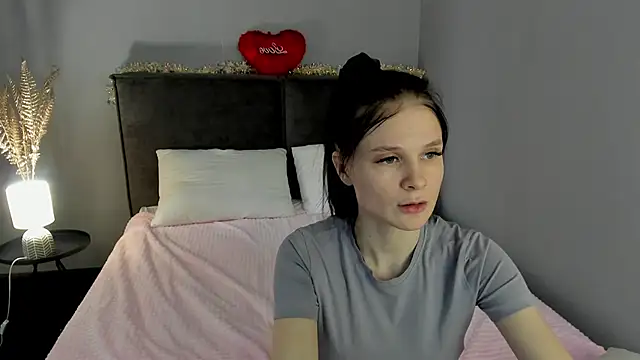 Snapshot of SkinyJoys chatting on 15, 2, 2026 SkinyJoys online show from 15, 2, 2026