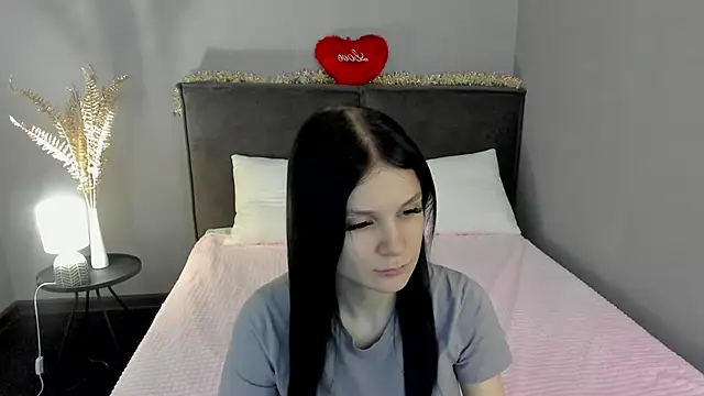 Snapshot of SkinyJoys chatting on 18, 2, 2026 SkinyJoys online show from 18, 2, 2026