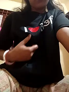 Snapshot of queenneha69 chatting on 14, 4, 2026 queenneha69 online show from 14, 4, 2026