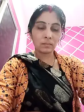 Snapshot of Hot_ree85 chatting on 16, 2, 2026 Hot ree85 online show from 16, 2, 2026