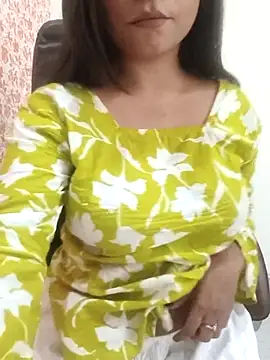 Snapshot of Hot_Twinkle chatting on 2, 4, 2026 Hot Twinkle online show from 2, 4, 2026