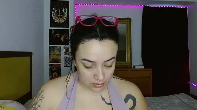 Snapshot of Nova-Satela chatting on 5, 3, 2026 Nova-Satela online show from 5, 3, 2026