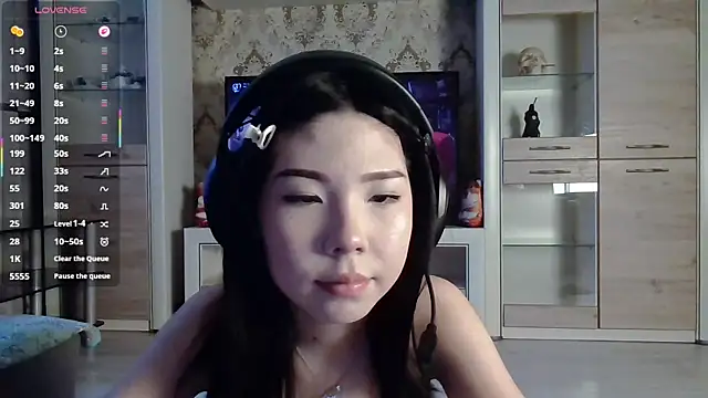 AprilOnilll online show from 25, 2, 2026