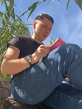 Snapshot of allee2206 chatting on 30, 3, 2026 allee2206 online show from 30, 3, 2026