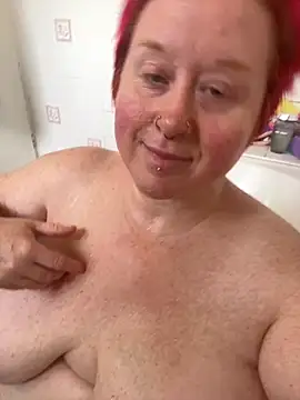 Snapshot of BustyRedxx chatting on 22, 4, 2026 BustyRedxx online show from 22, 4, 2026