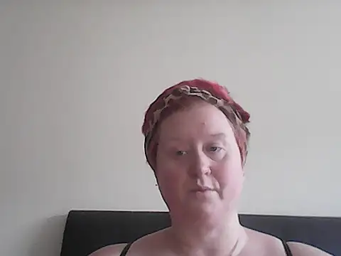 Snapshot of BustyRedxx chatting on 7, 5, 2026 BustyRedxx online show from 7, 5, 2026