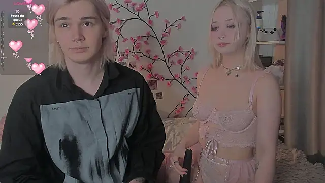 Snapshot of SweetheartsFriends chatting on 13, 3, 2026 SweetheartsFriends online show from 13, 3, 2026