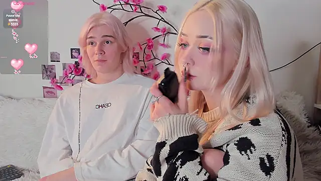 Snapshot of SweetheartsFriends chatting on 1, 4, 2026 SweetheartsFriends online show from 1, 4, 2026