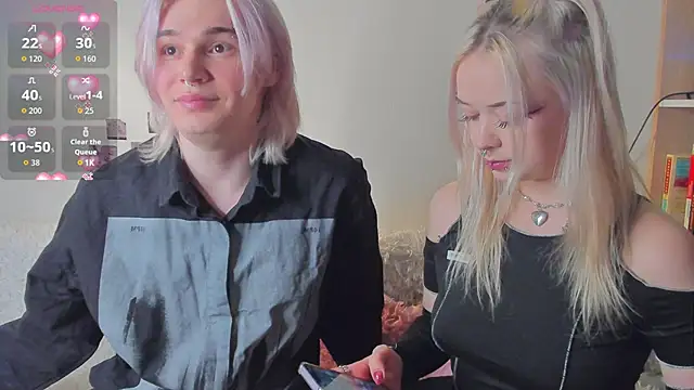 Snapshot of SweetheartsFriends chatting on 24, 4, 2026 SweetheartsFriends online show from 24, 4, 2026