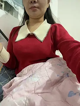 Snapshot of Avelyn-n chatting on 3, 2, 2026 Avelyn-n online show from 3, 2, 2026