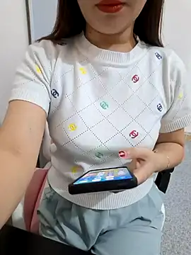 Snapshot of Avelyn-n chatting on 27, 2, 2026 Avelyn-n online show from 27, 2, 2026