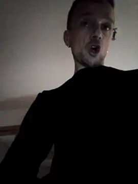 Snapshot of Erz84 chatting on 10, 11, 2025 Erz84 online show from 10, 11, 2025