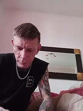 Snapshot of Der_Schoene_Penis chatting on 17, 4, 2026 Der Schoene Penis online show from 17, 4, 2026