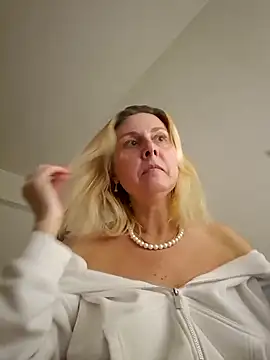 Snapshot of Amelia9798 chatting on 2, 3, 2026 Amelia9798 online show from 2, 3, 2026