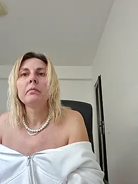 Snapshot of Amelia9798 chatting on 8, 3, 2026 Amelia9798 online show from 8, 3, 2026