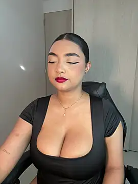 Snapshot of SASHASTRADA_ chatting on 7, 4, 2026 SASHASTRADA online show from 7, 4, 2026