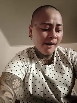 Snapshot of Carolain2026 chatting on 8, 4, 2026 Carolain2026 online show from 8, 4, 2026