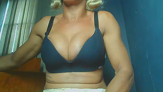 Snapshot of paolla23cm_brasil chatting on 25, 7, 2026 paolla23cm brasil online show from 25, 7, 2026