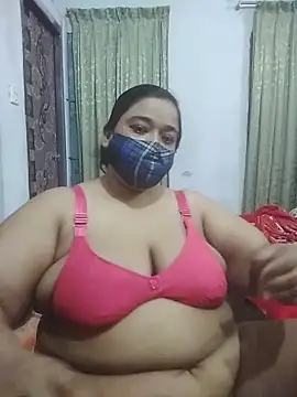 Snapshot of momo_loves chatting on 19, 4, 2026 momo loves online show from 19, 4, 2026