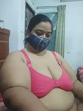 Snapshot of momo_loves chatting on 23, 4, 2026 momo loves online show from 23, 4, 2026