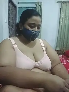 Snapshot of momo_loves chatting on 3, 5, 2026 momo loves online show from 3, 5, 2026